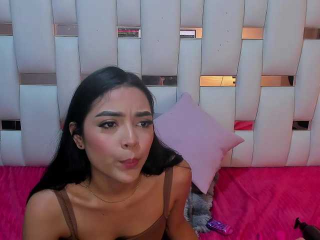 NauthyNahomi live cam on BongaCams