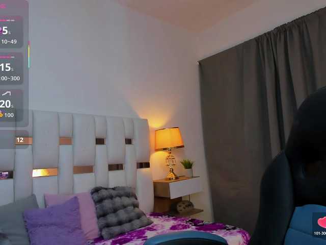 NauthyNahomi live cam on BongaCams