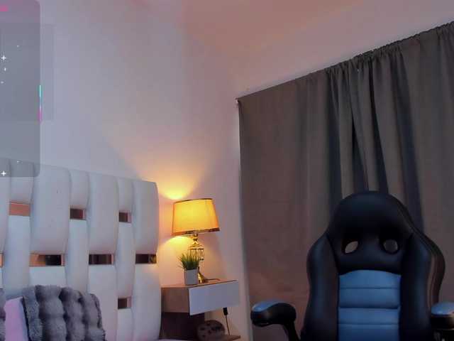 NauthyNahomi live cam on BongaCams