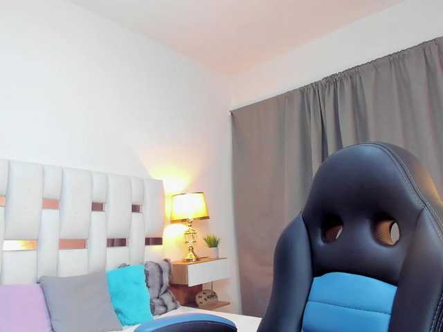 NauthyNahomi live cam on BongaCams