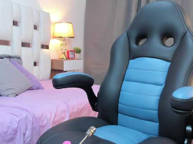NauthyNahomi live cam on BongaCams