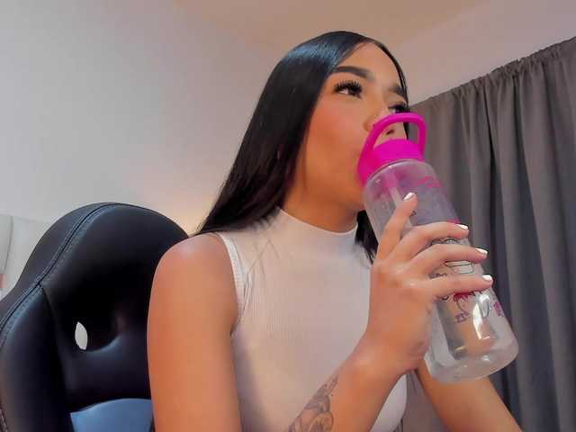 NauthyNahomi live cam on BongaCams