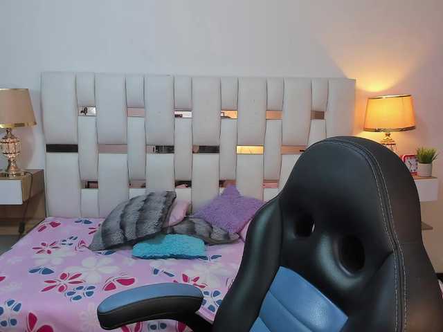 NauthyNahomi live cam on BongaCams