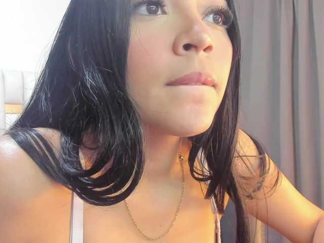 NauthyNahomi live webcam show