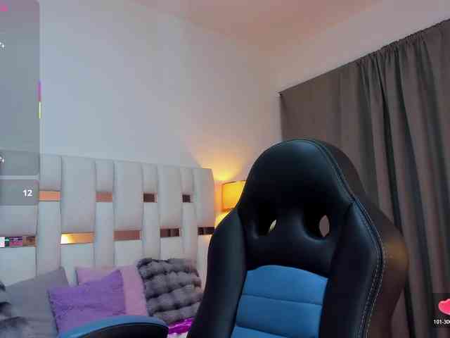 NauthyNahomi webcam