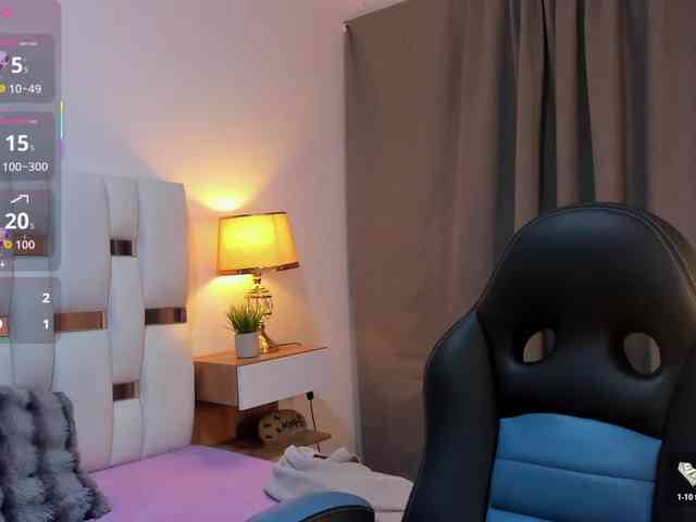 NauthyNahomi webcam
