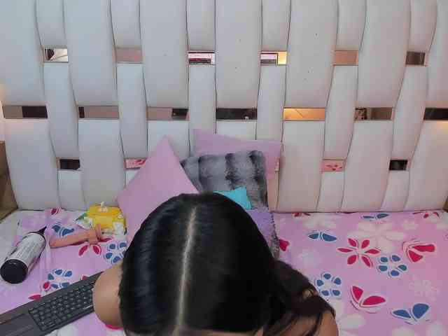 NauthyNahomi webcam