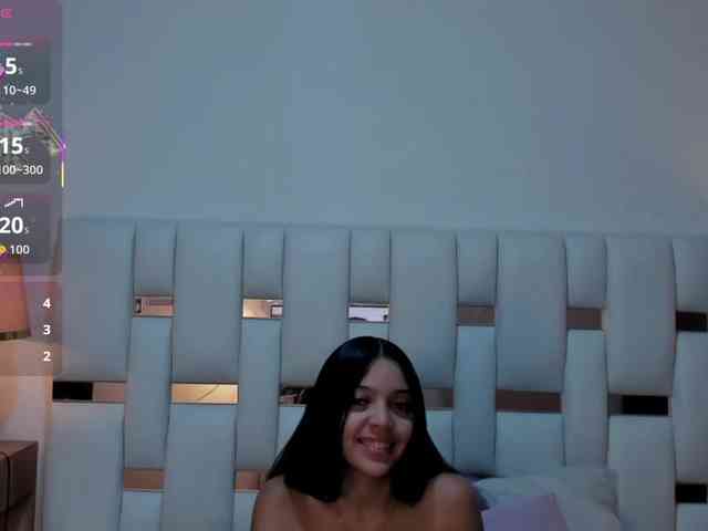 NauthyNahomi webcam