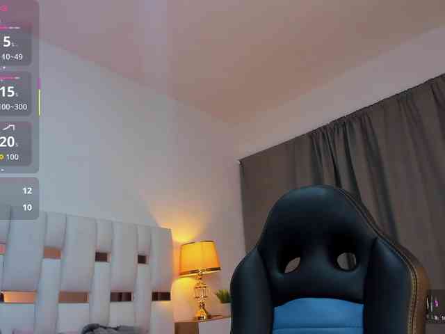 NauthyNahomi webcam