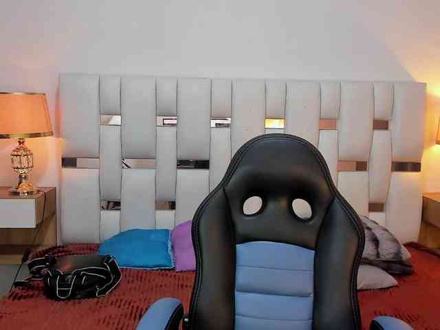 NauthyNahomi webcam