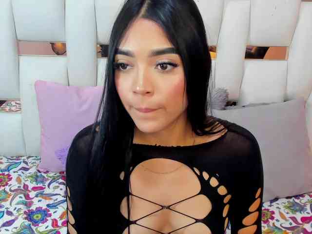 NauthyNahomi webcam
