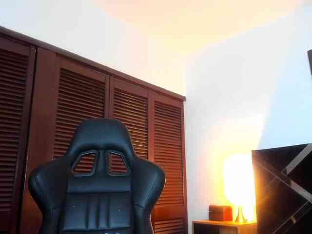 NauthyNahomi webcam