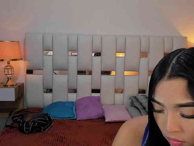 NauthyNahomi webcam