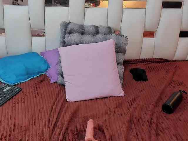 NauthyNahomi webcam