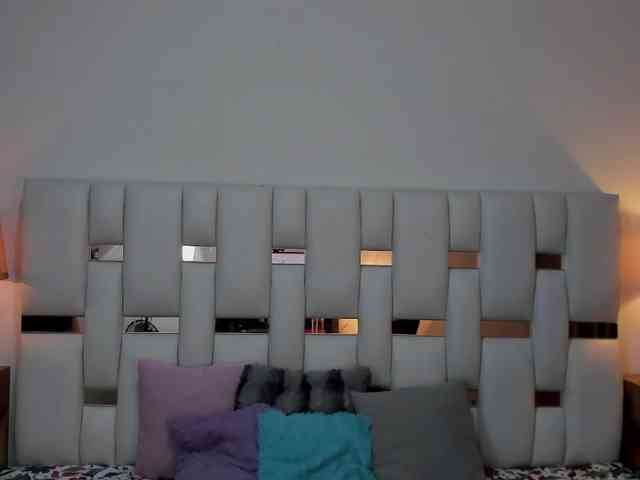 NauthyNahomi webcam