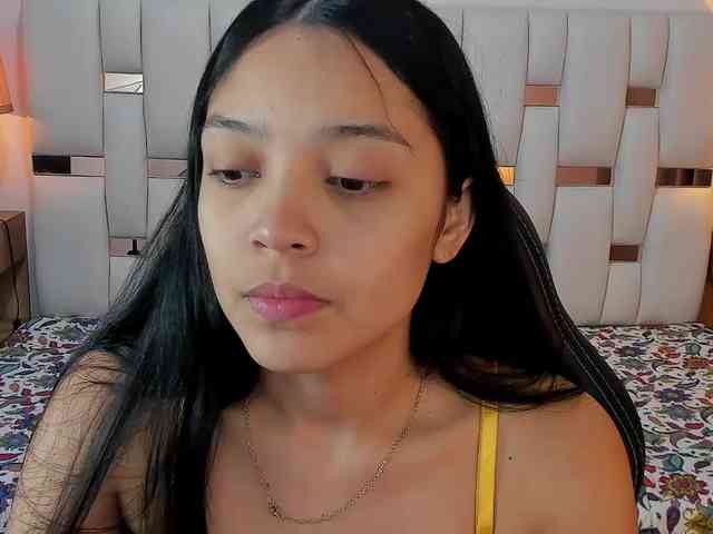 NauthyNahomi webcam