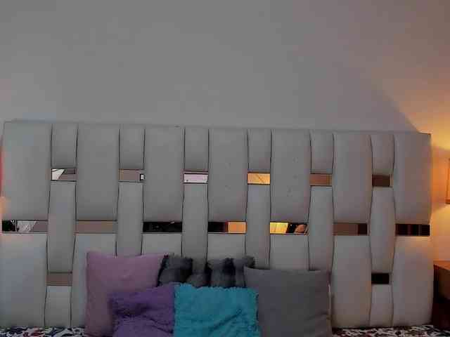 NauthyNahomi webcam