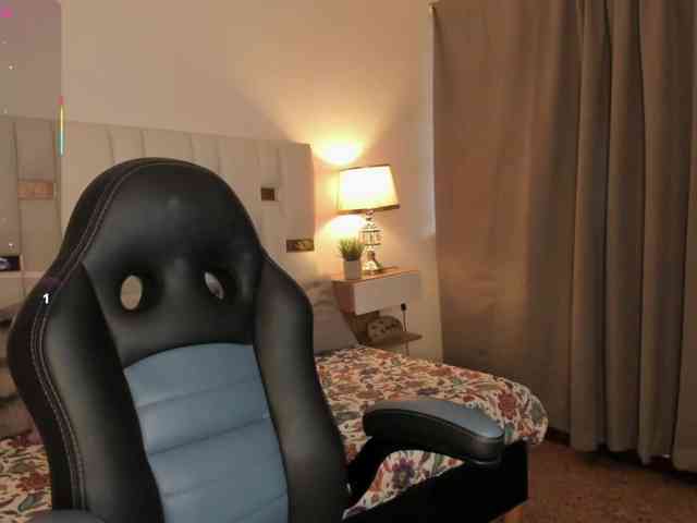 NauthyNahomi webcam