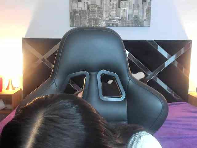 NauthyNahomi webcam