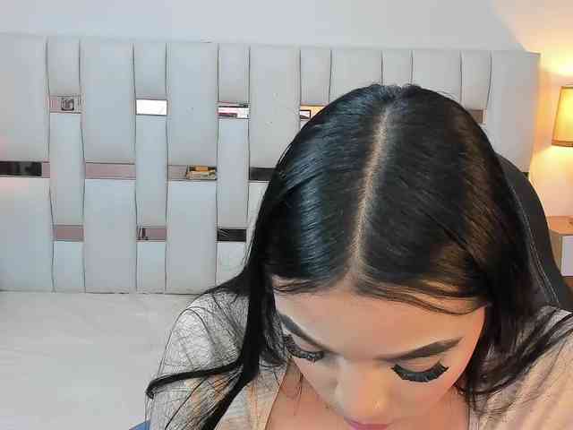 NauthyNahomi webcam