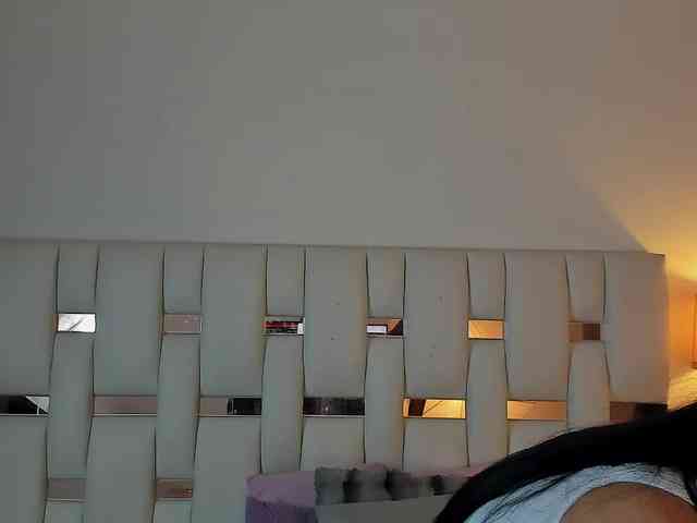 NauthyNahomi webcam