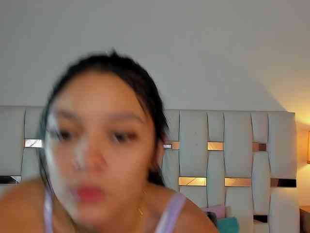 NauthyNahomi webcam