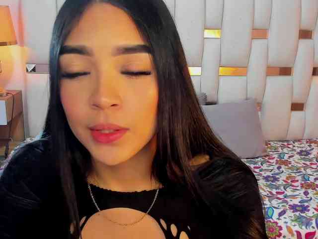 NauthyNahomi webcam