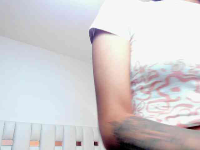 NauthyNahomi webcam