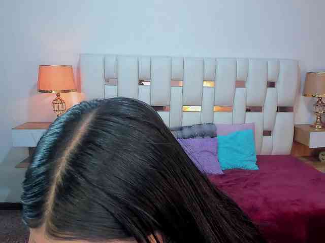 NauthyNahomi webcam