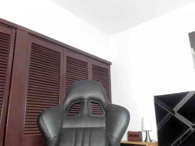 NauthyNahomi webcam