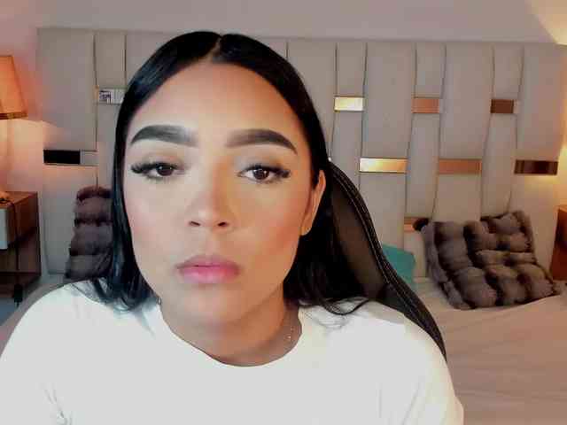 NauthyNahomi webcam
