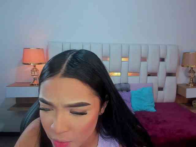 NauthyNahomi