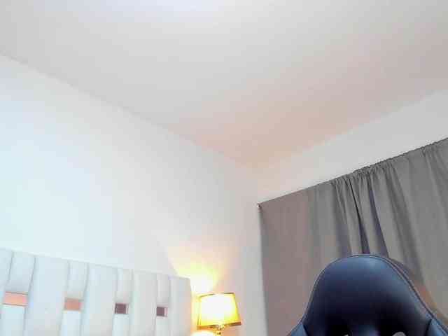 NauthyNahomi webcam