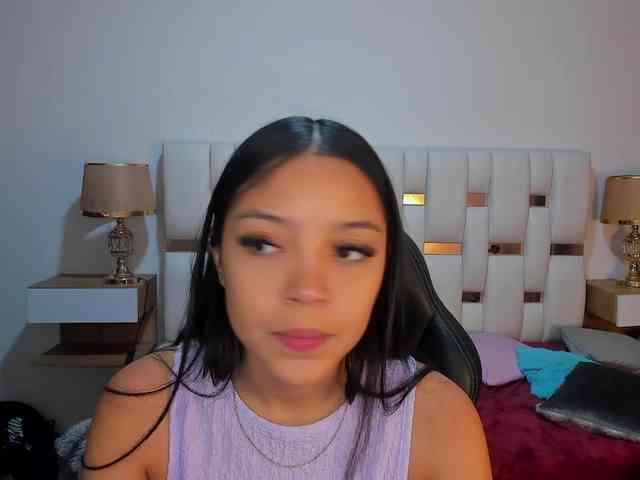 NauthyNahomi webcam