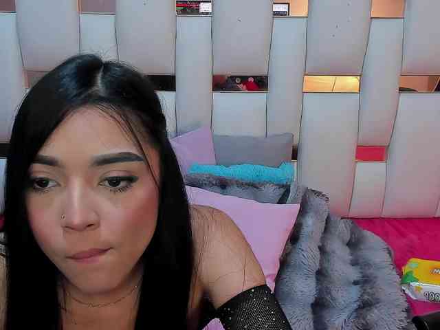 NauthyNahomi webcam