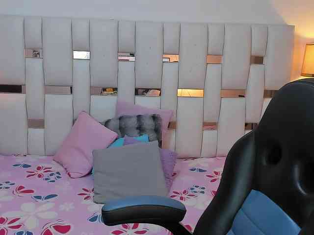 NauthyNahomi