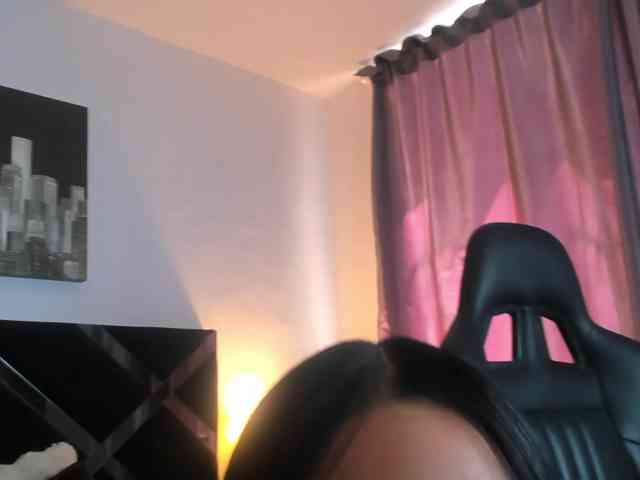 NauthyNahomi webcam