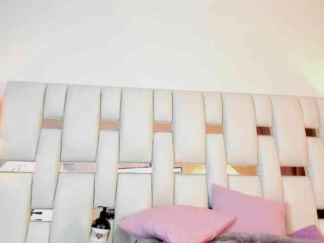 NauthyNahomi webcam