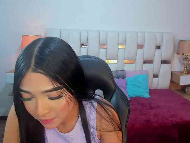 NauthyNahomi webcam