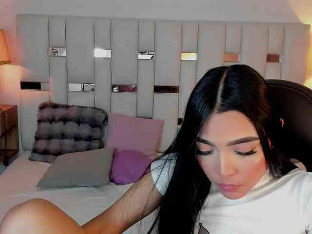 NauthyNahomi webcam