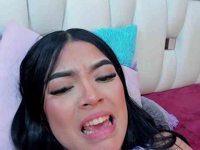 NauthyNahomi webcam