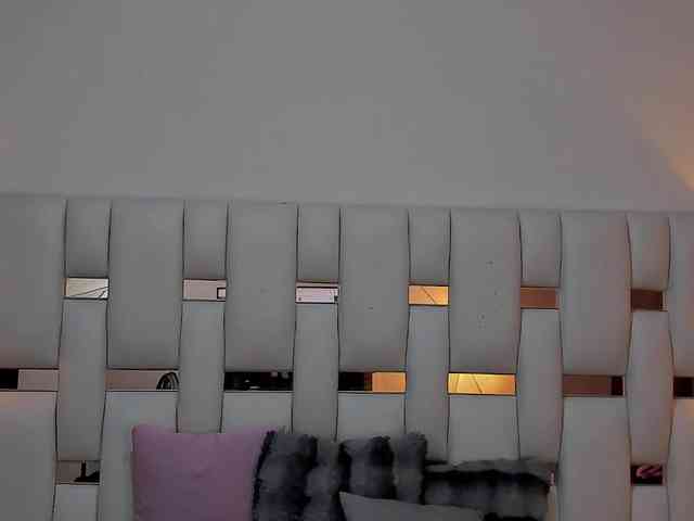 NauthyNahomi webcam