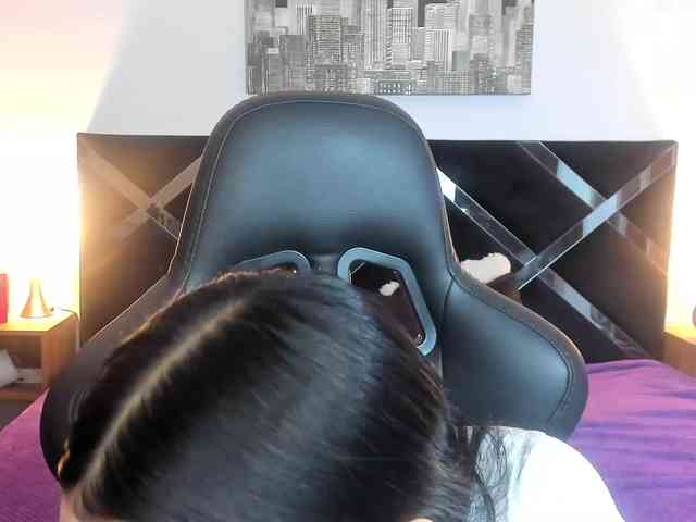 NauthyNahomi webcam