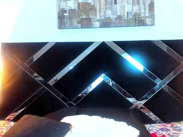 NauthyNahomi webcam