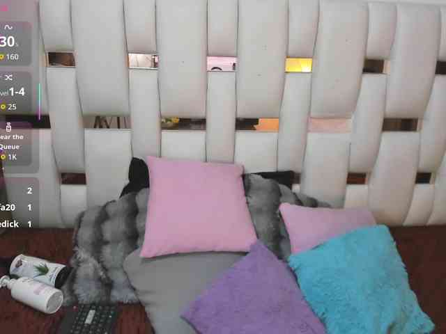 NauthyNahomi webcam