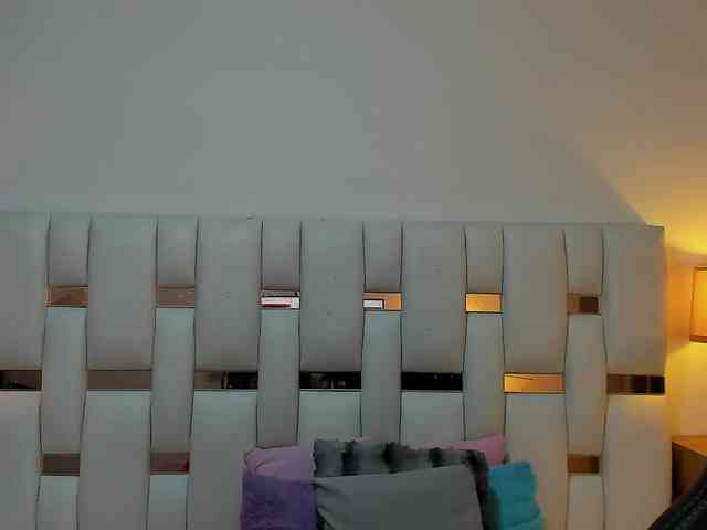 NauthyNahomi webcam