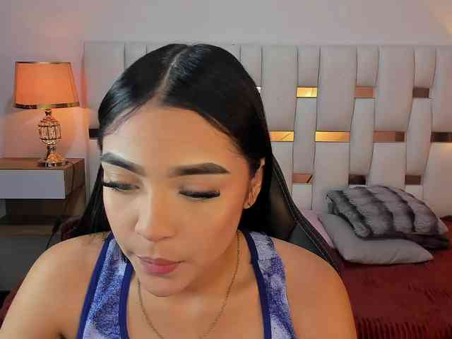 NauthyNahomi webcam