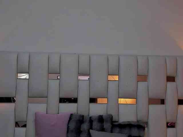 NauthyNahomi webcam
