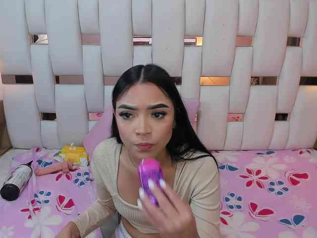 NauthyNahomi webcam