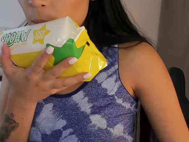 NauthyNahomi webcam